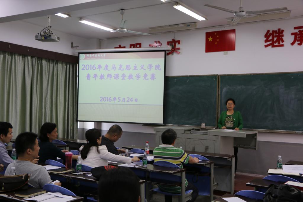 雷火电子竞技平台叶利军院长在讲解比赛说明